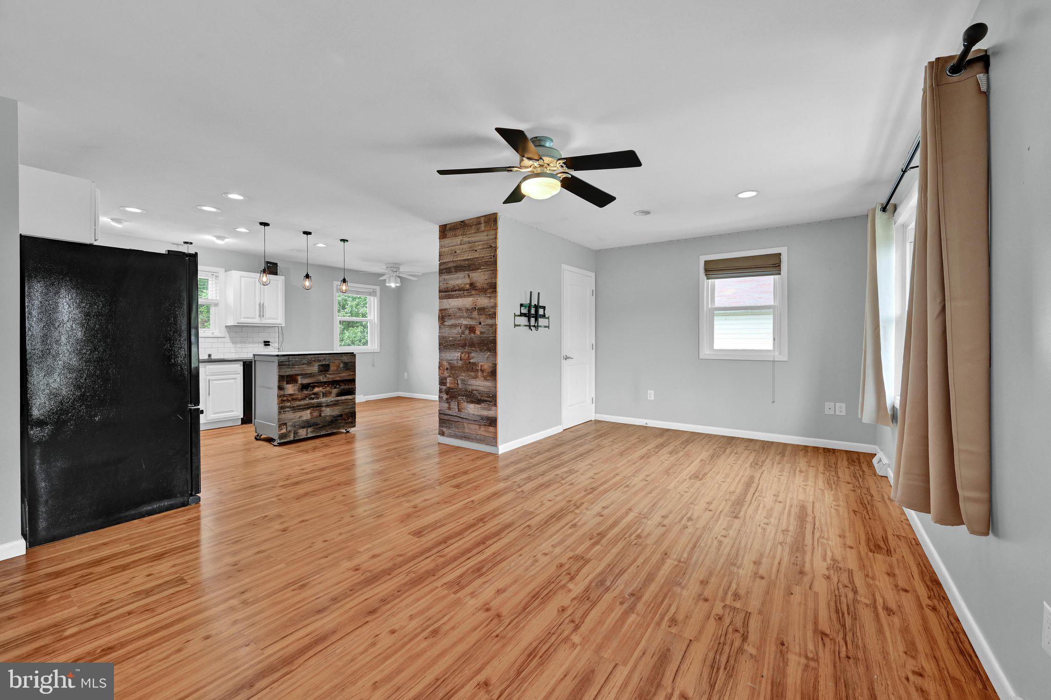 301 Grant Road Reinholds, PA 17569 - Photo 8 of 31 Living Area
