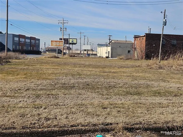 $4,990 | 411 North 12th Street, East St. Louis, IL 62201