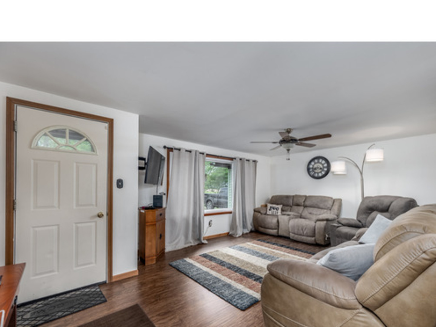 1907 Coalville Road Streator, IL 61364 - Photo 6 of 30 a living room with furniture and a window