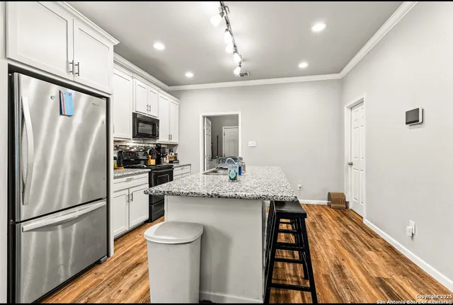 $194,900 | 2537 West Southcross Boulevard, San Antonio, TX 78211