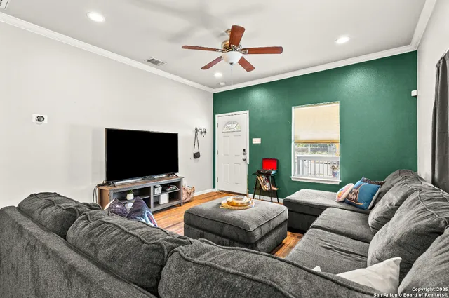 $194,900 | 2537 West Southcross Boulevard, San Antonio, TX 78211