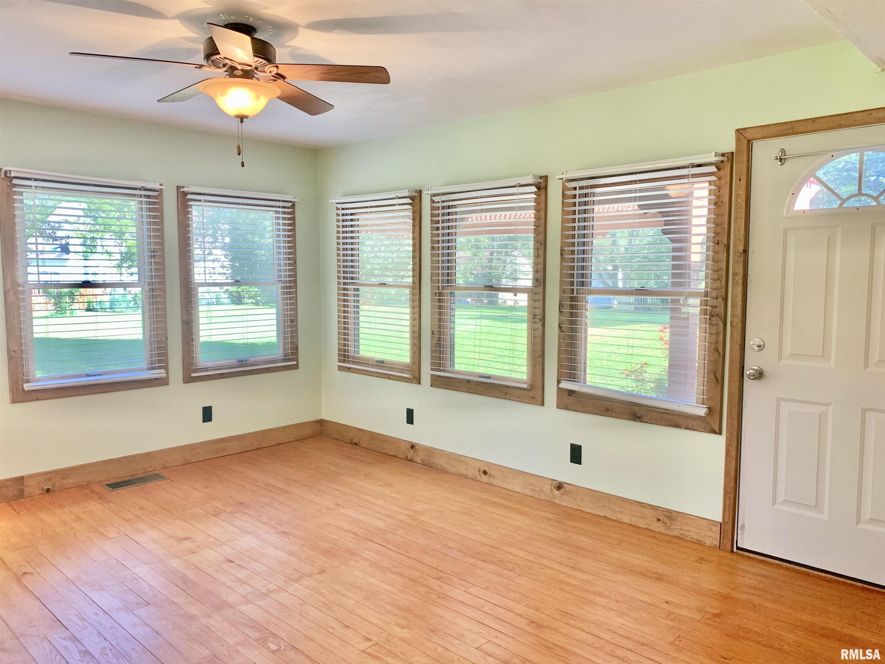 6633 Roberts Road Marion, IL 62959 - Photo 12 of 35 Gallery Image 12