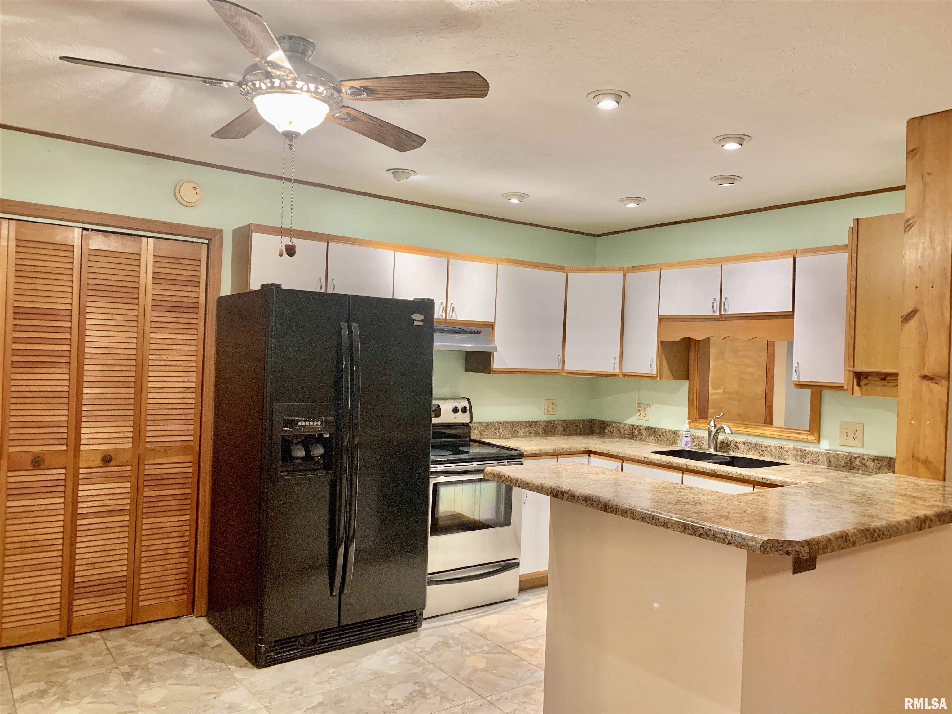 6633 Roberts Road Marion, IL 62959 - Photo 14 of 35 Gallery Image 14