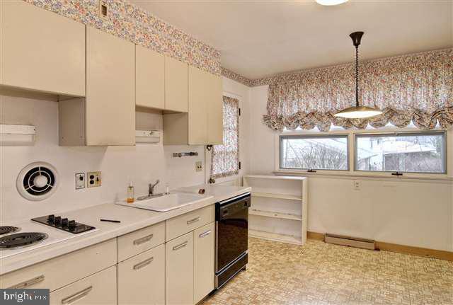 503 Lloyd Road Harrisburg, PA 17109 - Photo 3 of 11 Gallery Image 3