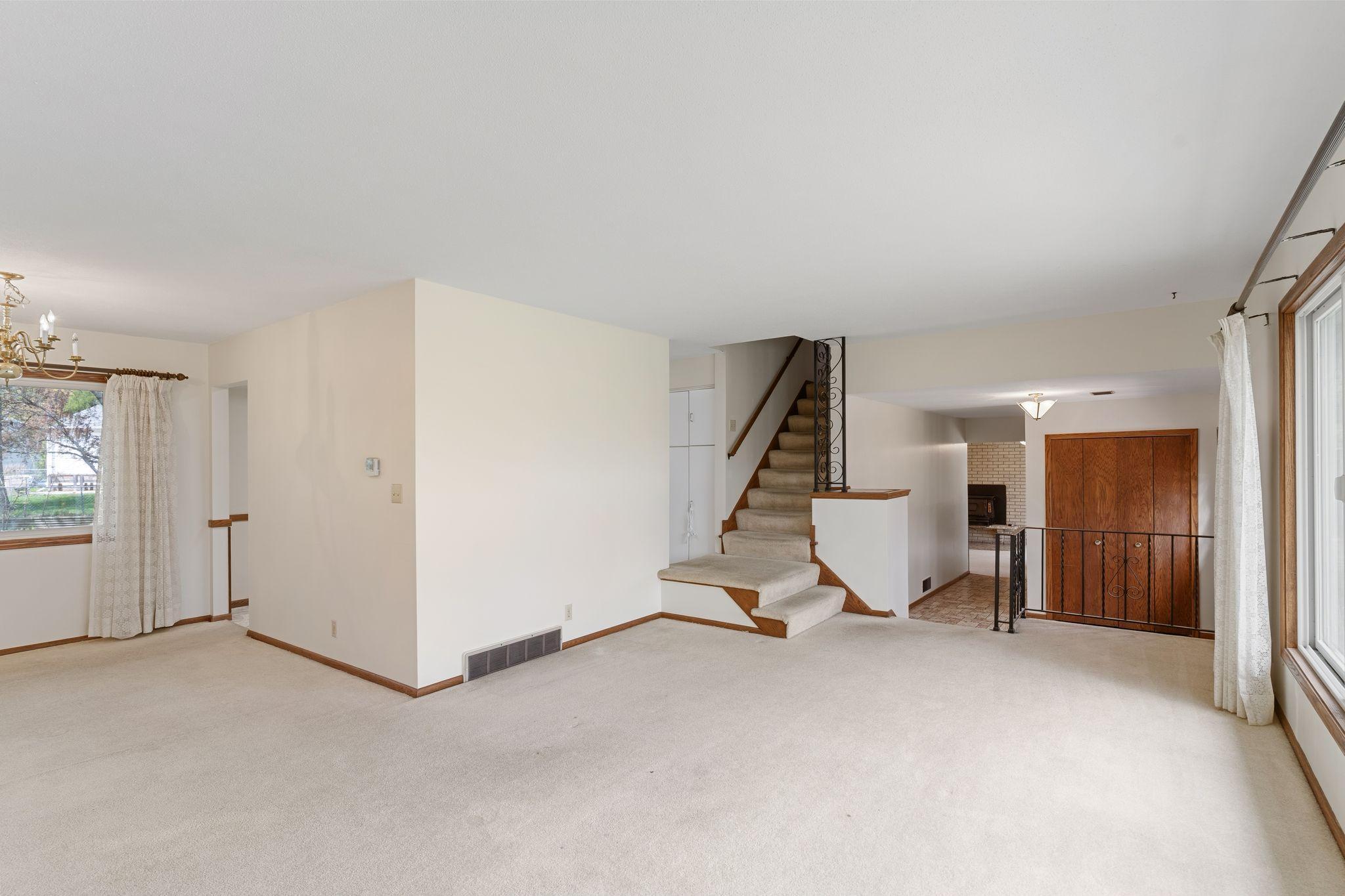 9908 Oxborough Road Bloomington, MN 55437 - Photo 7 of 38 Gallery Image 7