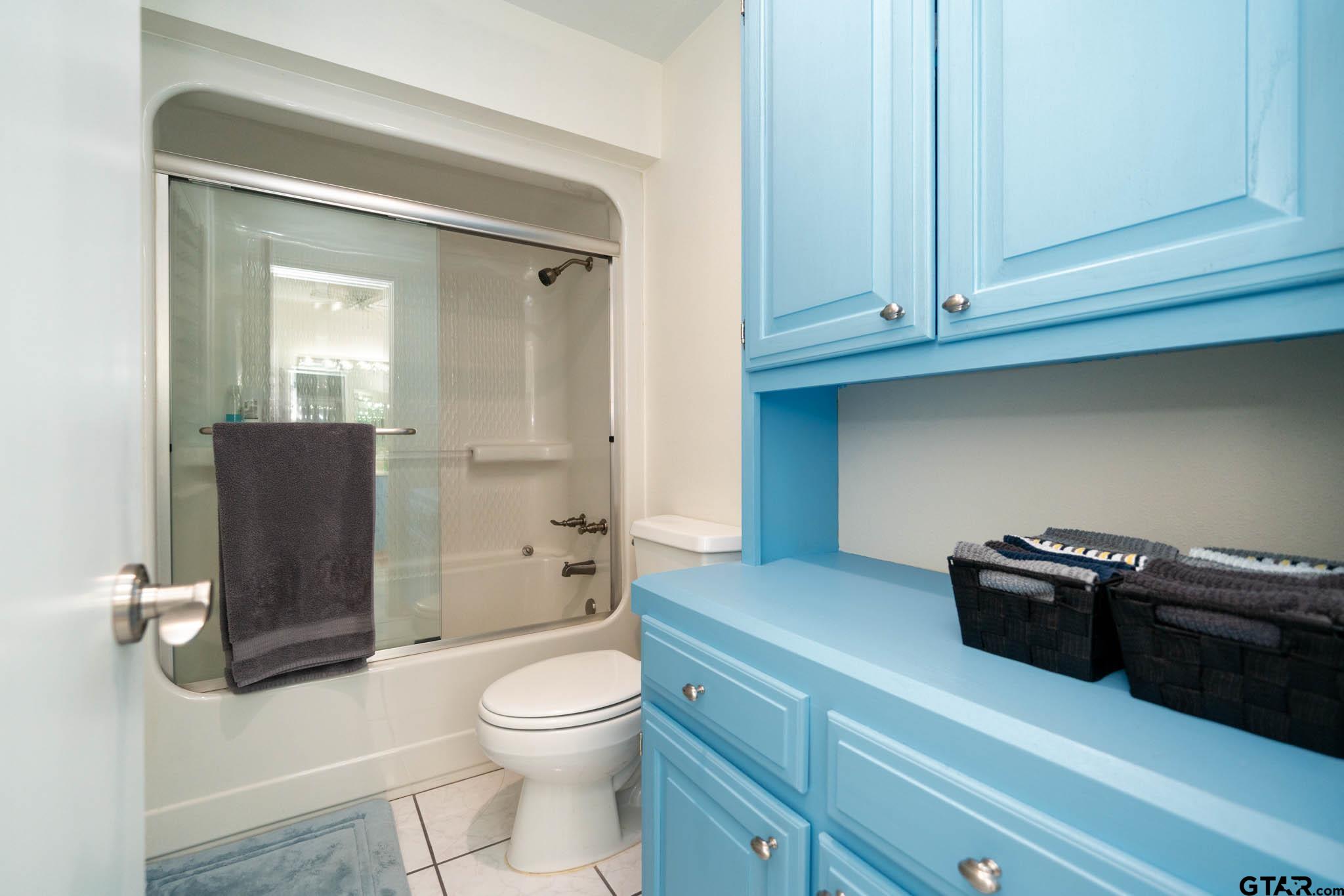 431 Gifford Street Rusk, TX 75785 - Photo 37 of 48 a bathroom with a toilet a sink and bathtub