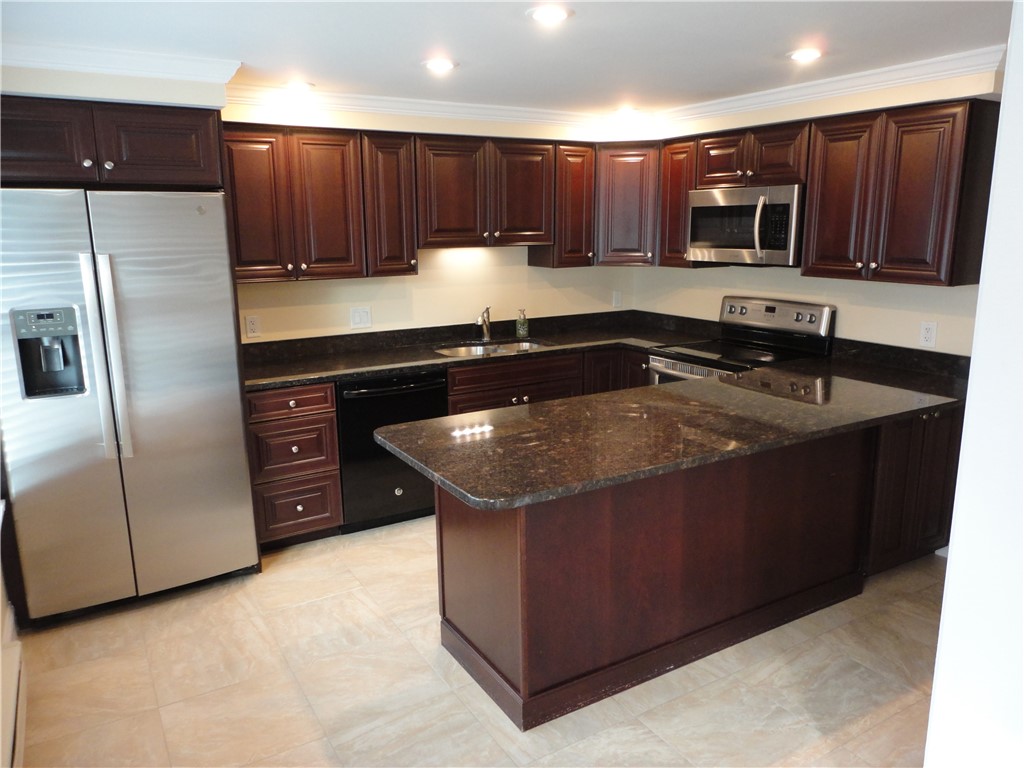 200 Post Road, Unit 104 Warwick, RI 02888 - Photo 3 of 27 Kitchen