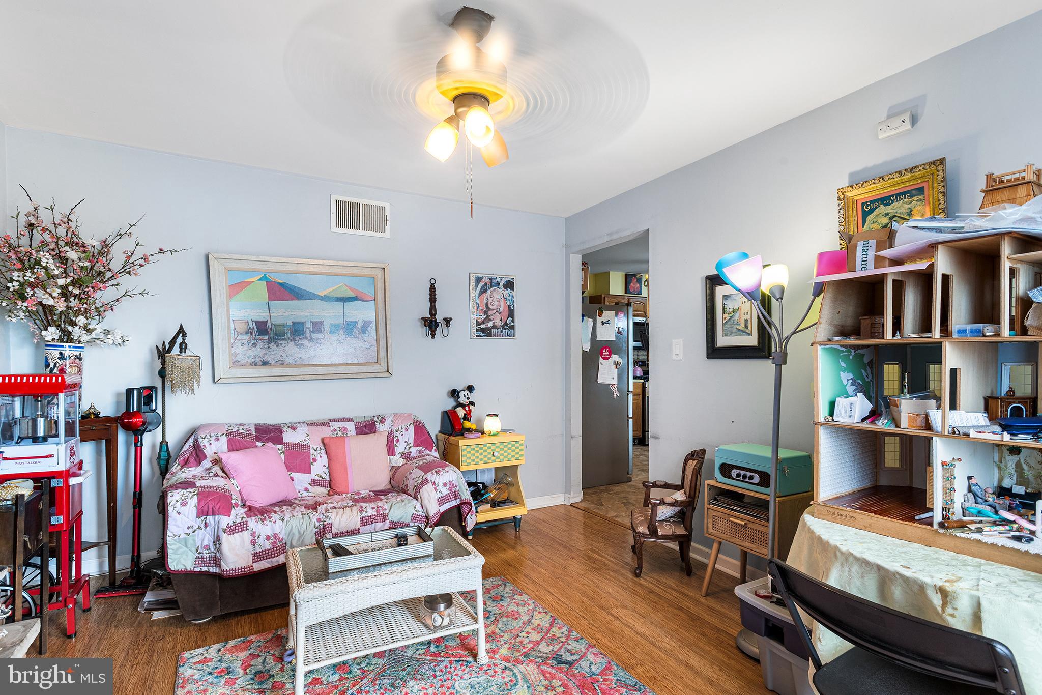 45 Heald Road Brigantine, NJ 08203 - Photo 15 of 25 a living room with furniture and a baby crib