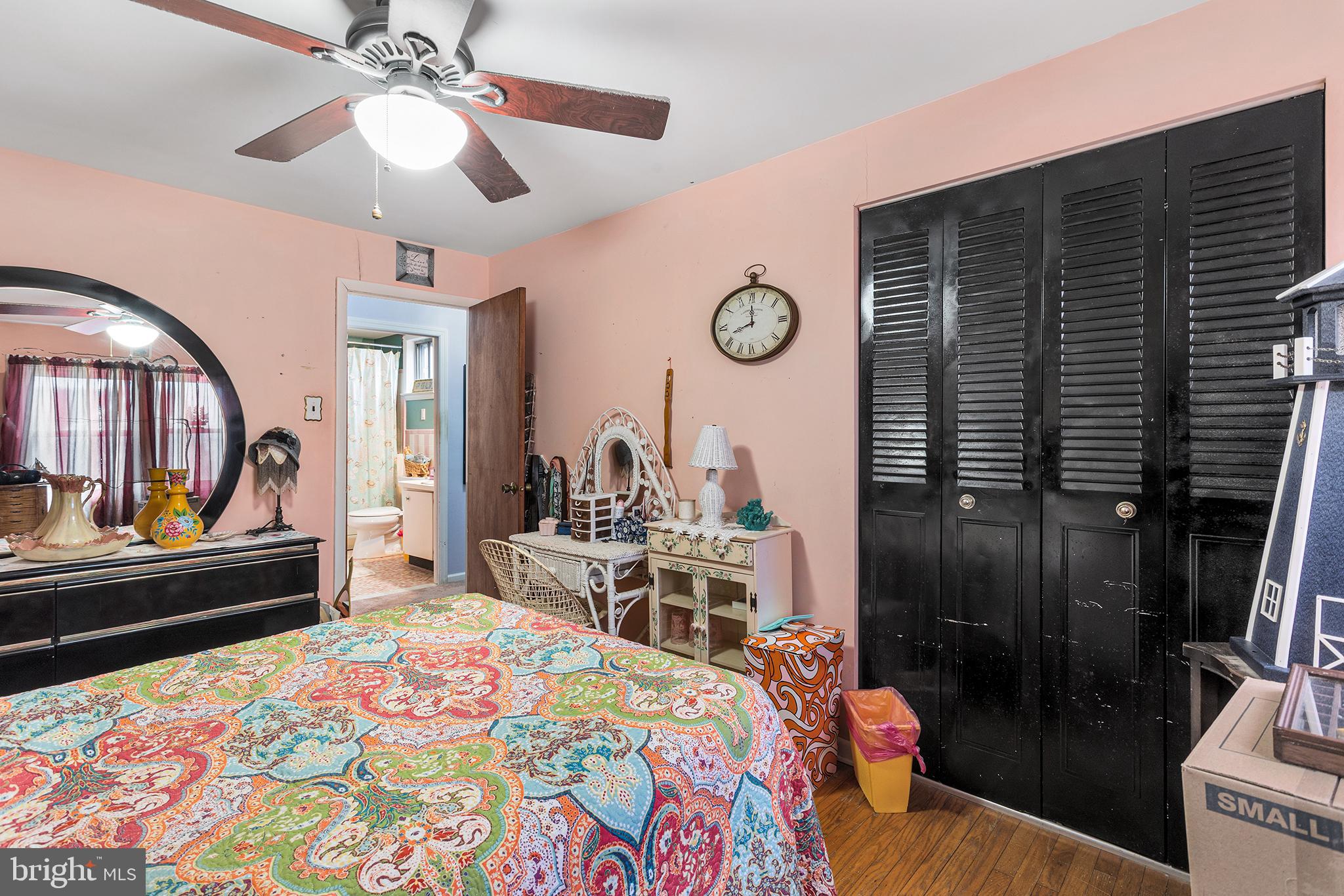 45 Heald Road Brigantine, NJ 08203 - Photo 18 of 25 a bedroom with a bed and wooden floor