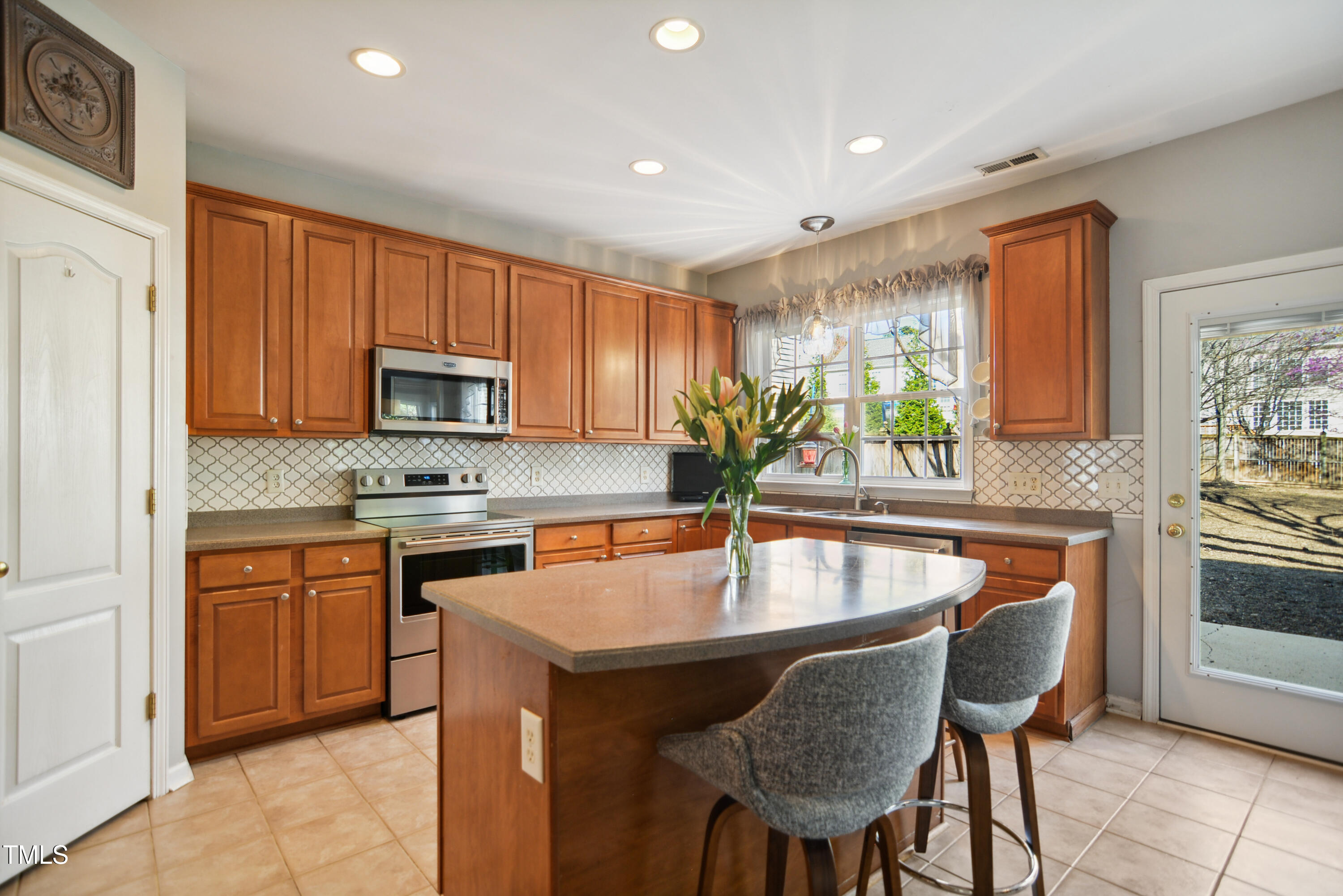 7604 Derek Drive Raleigh, NC 27613 - Photo 14 of 33 012