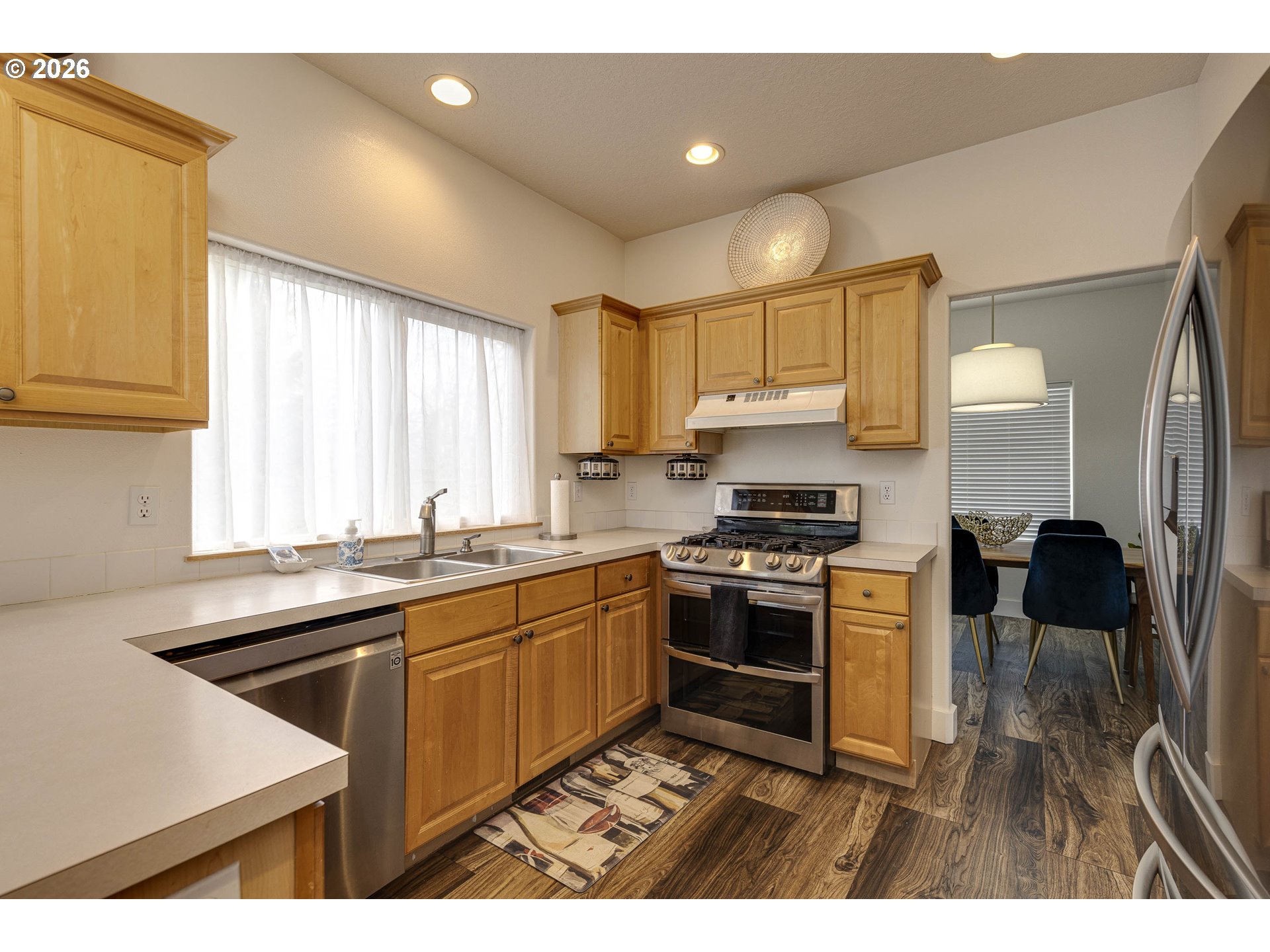 165 Northwest Peach Street Dundee, OR 97115 - Photo 12 of 35 a kitchen with stainless steel appliances granite countertop a sink stove and refrigerator