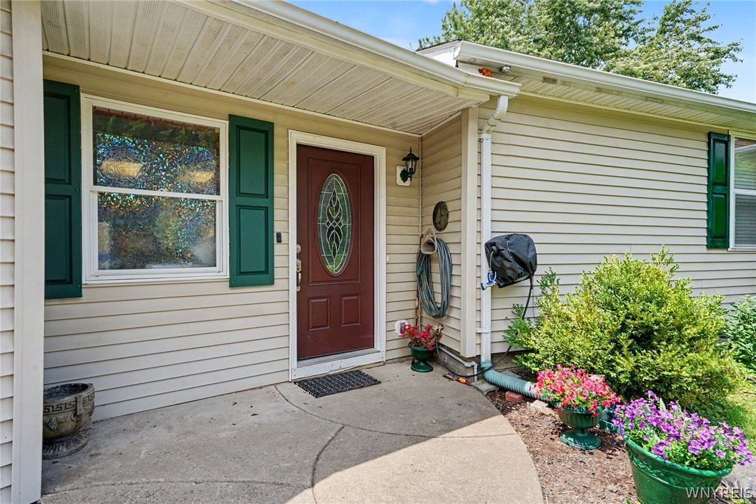 1738 Cheney Road Freedom, NY 14065 - Photo 19 of 47 Breezeway door