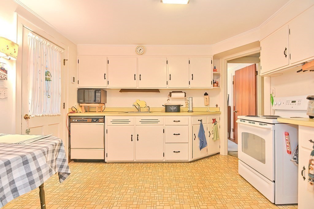 6 Killeen Road Walpole, MA 02032 - Photo 8 of 34 Gallery Image 8