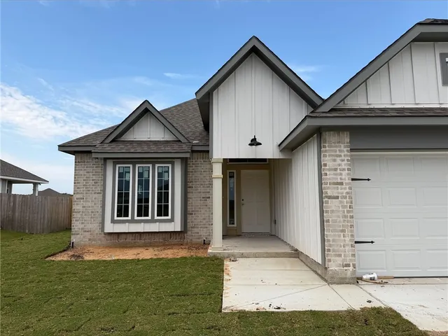 $291,800 | 317 Harvest Lk Drive, Snook, TX 77879