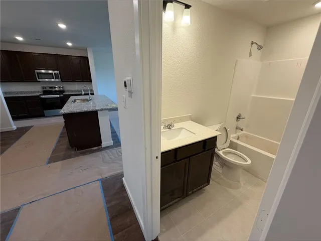 $291,800 | 317 Harvest Lk Drive, Snook, TX 77879