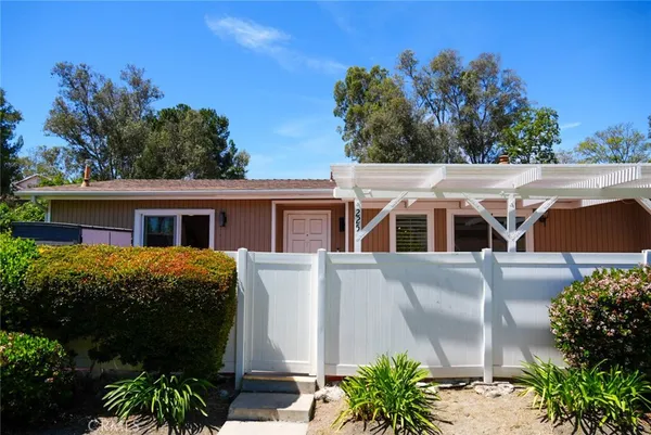 $3,100 | 25855 Via Lomas, Unit 225, Laguna Hills, CA 92653