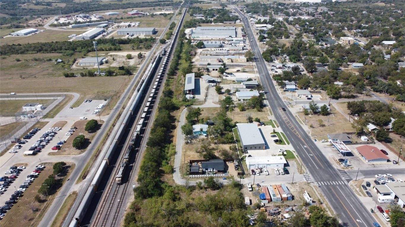 1018 West 1st Street Taylor, TX 76574 - Photo 16 of 17