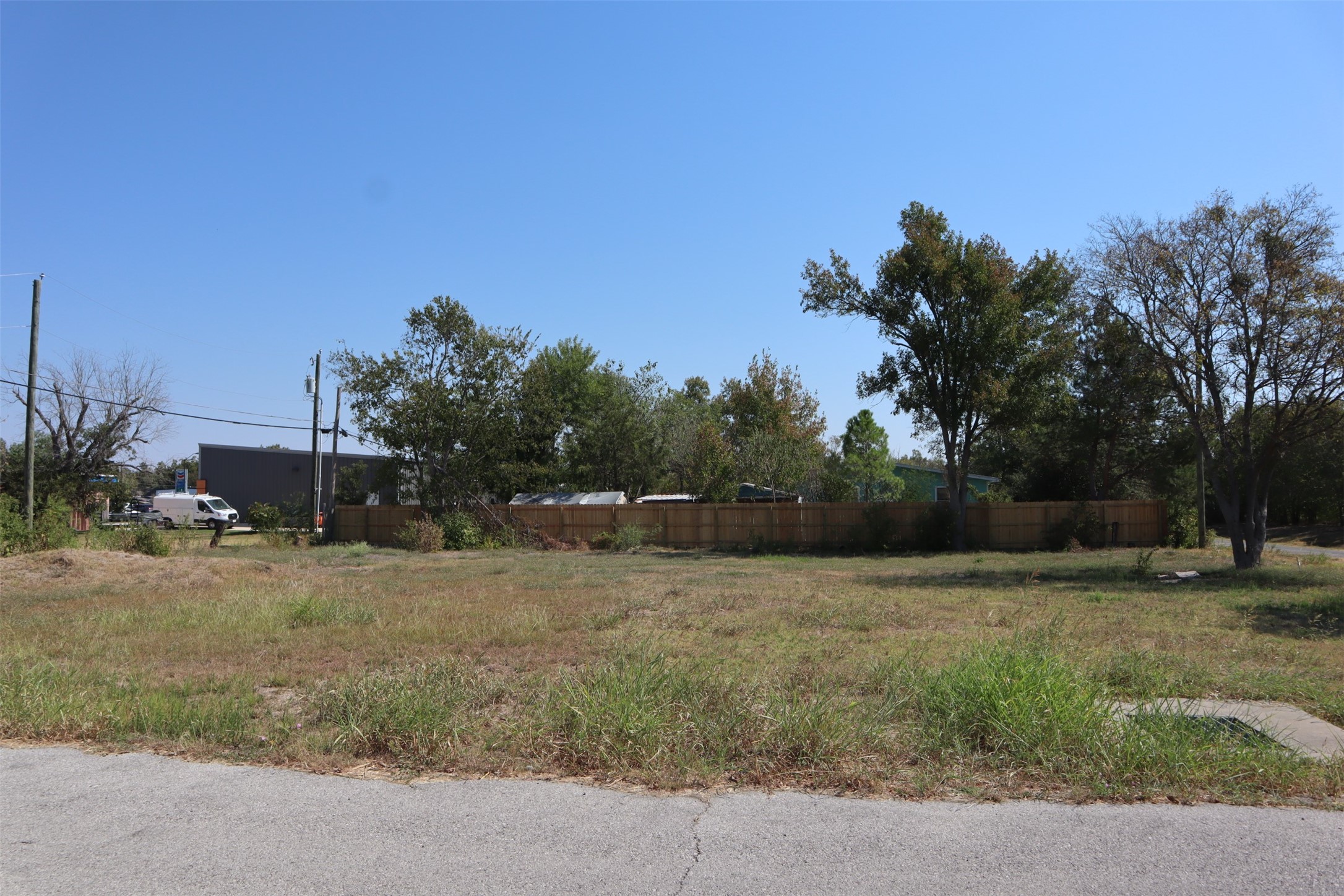 1018 West 1st Street Taylor, TX 76574 - Photo 6 of 17 a backyard of a house with lots of green space