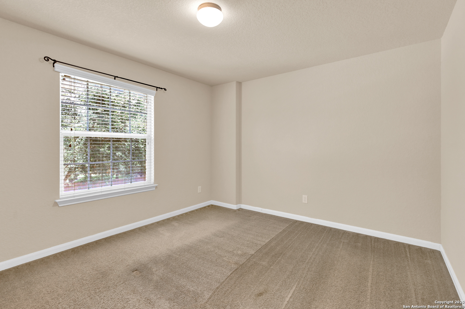 1008 Magellan Windcrest, TX 78239 - Photo 26 of 31 an empty room with a window