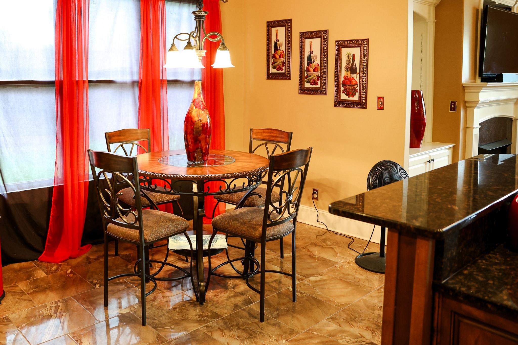 649 Ridge Springs Road Collierville, TN 38017 - Photo 17 of 35 Dining room with baseboards