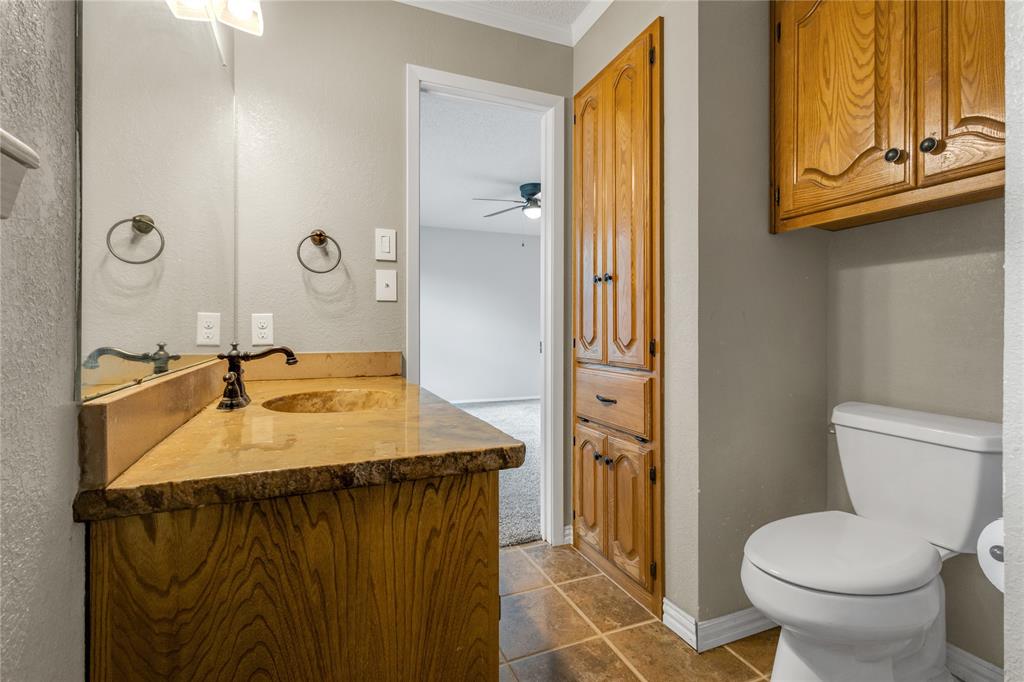 1609 Robin Street Mineola, TX 75773 - Photo 20 of 24 Bathroom