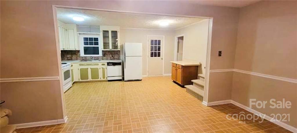 4507 Springs Road Conover, NC 28613 - Photo 5 of 37 Gallery Image 5