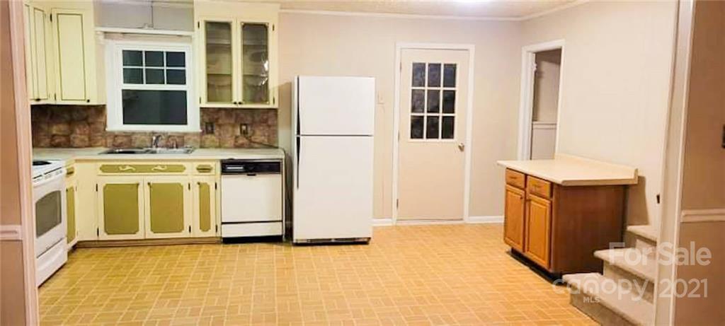 4507 Springs Road Conover, NC 28613 - Photo 6 of 37 Gallery Image 6