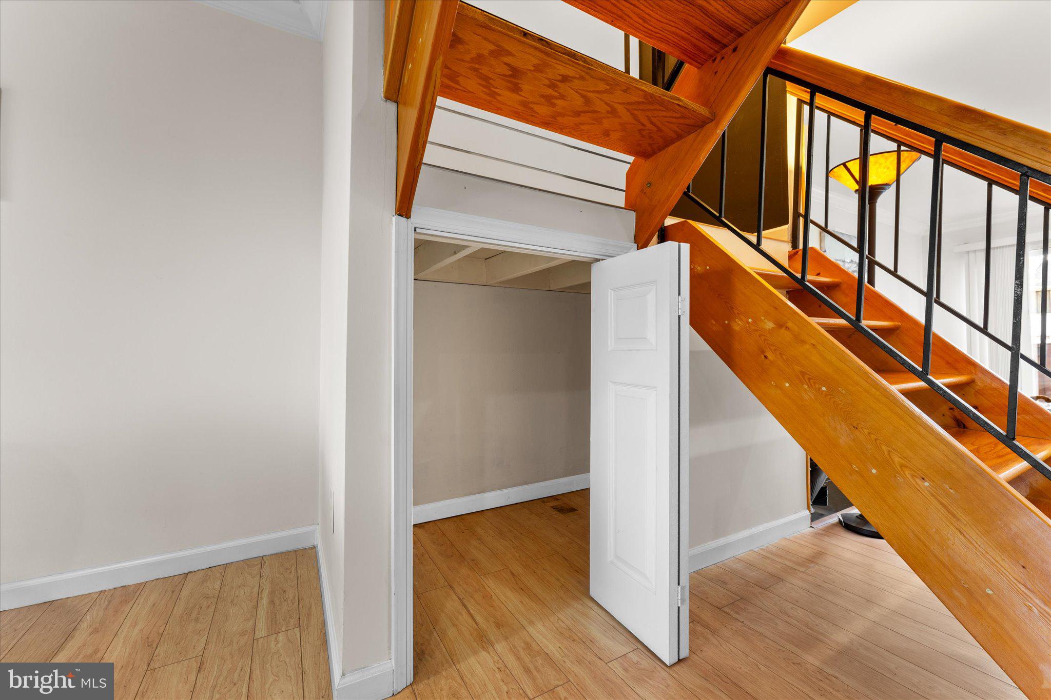 2231 Southgate Square Reston, VA 20191 - Photo 18 of 36 a view of an entryway