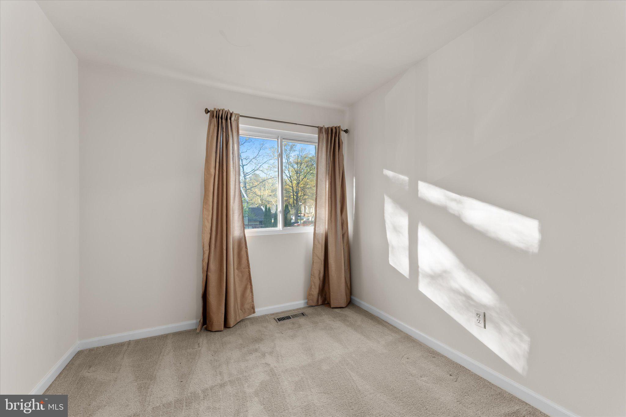 2231 Southgate Square Reston, VA 20191 - Photo 28 of 36 a view of an empty room with a window