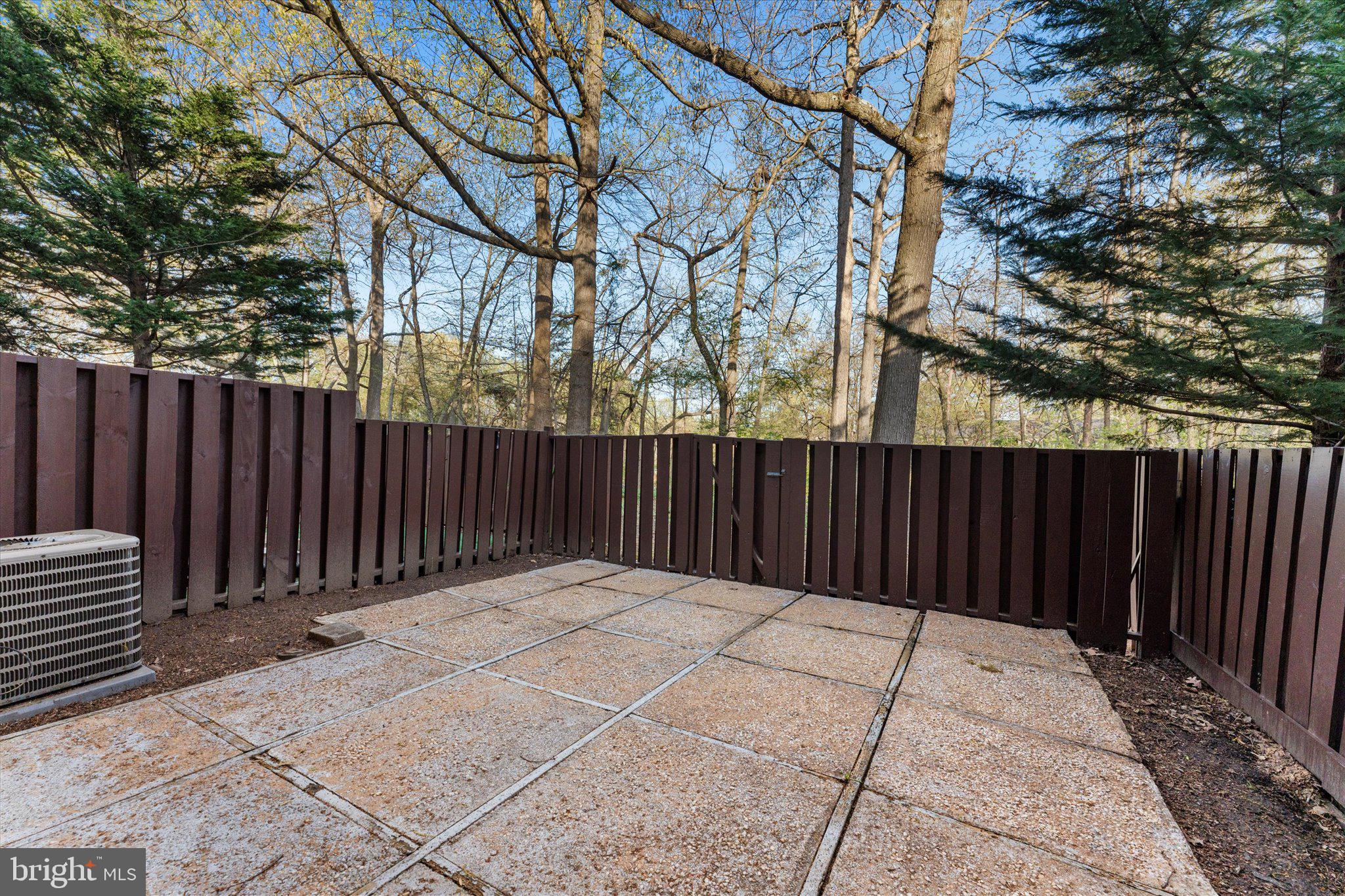 2231 Southgate Square Reston, VA 20191 - Photo 32 of 36 a view of wooden fence