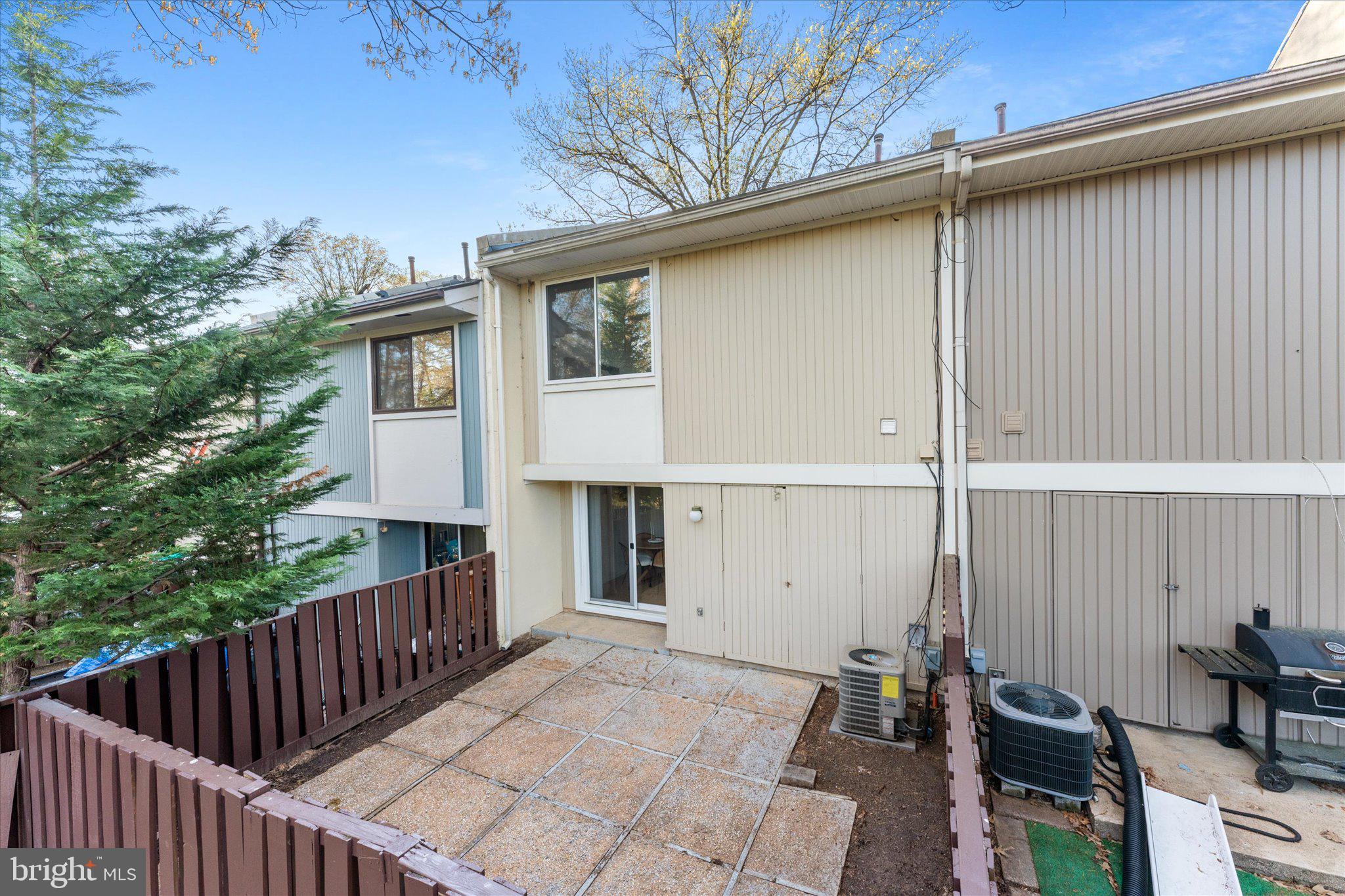 2231 Southgate Square Reston, VA 20191 - Photo 36 of 36 a view of a house with backyard and sitting area