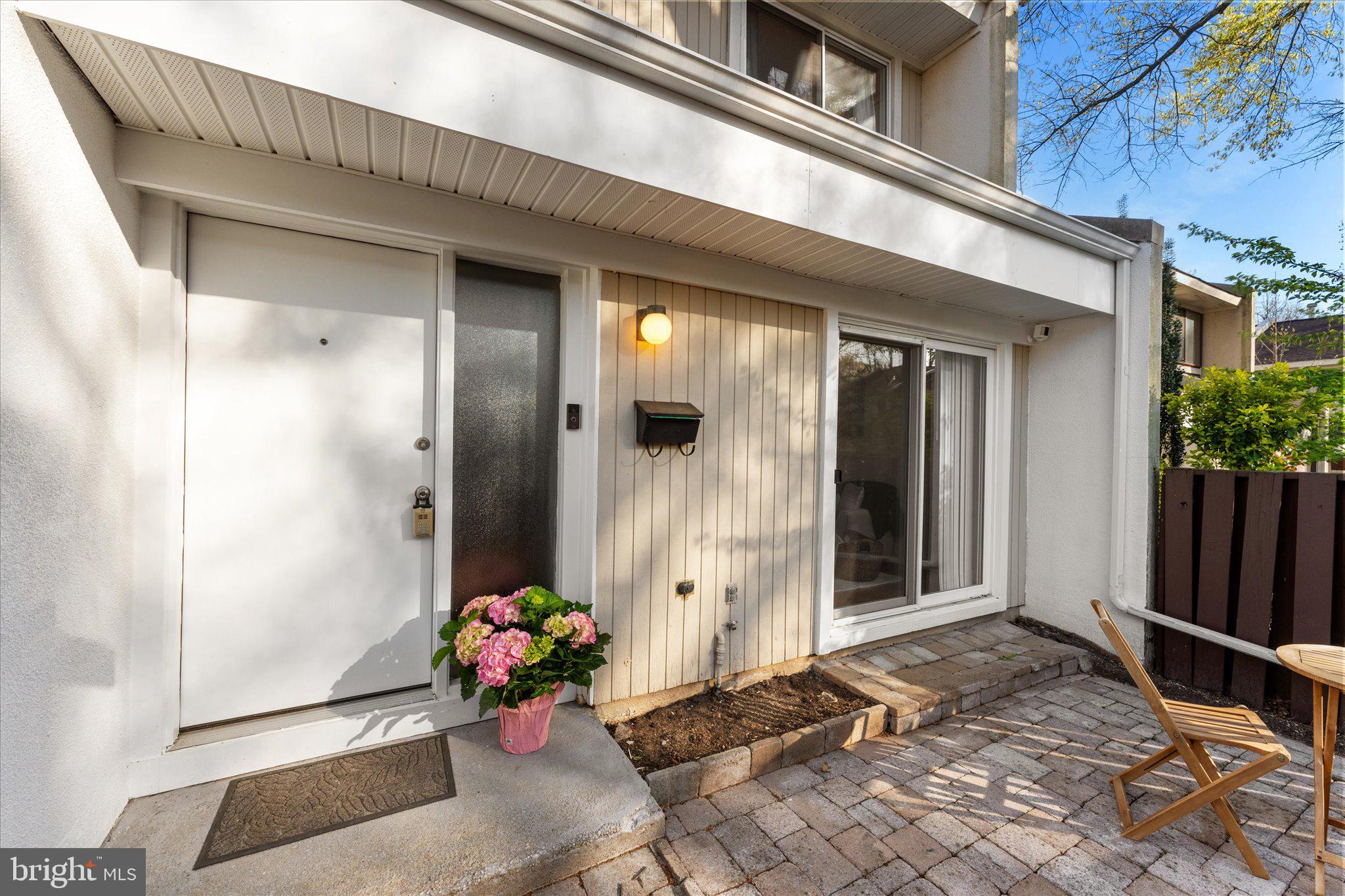 2231 Southgate Square Reston, VA 20191 - Photo 5 of 36 a front view of a house
