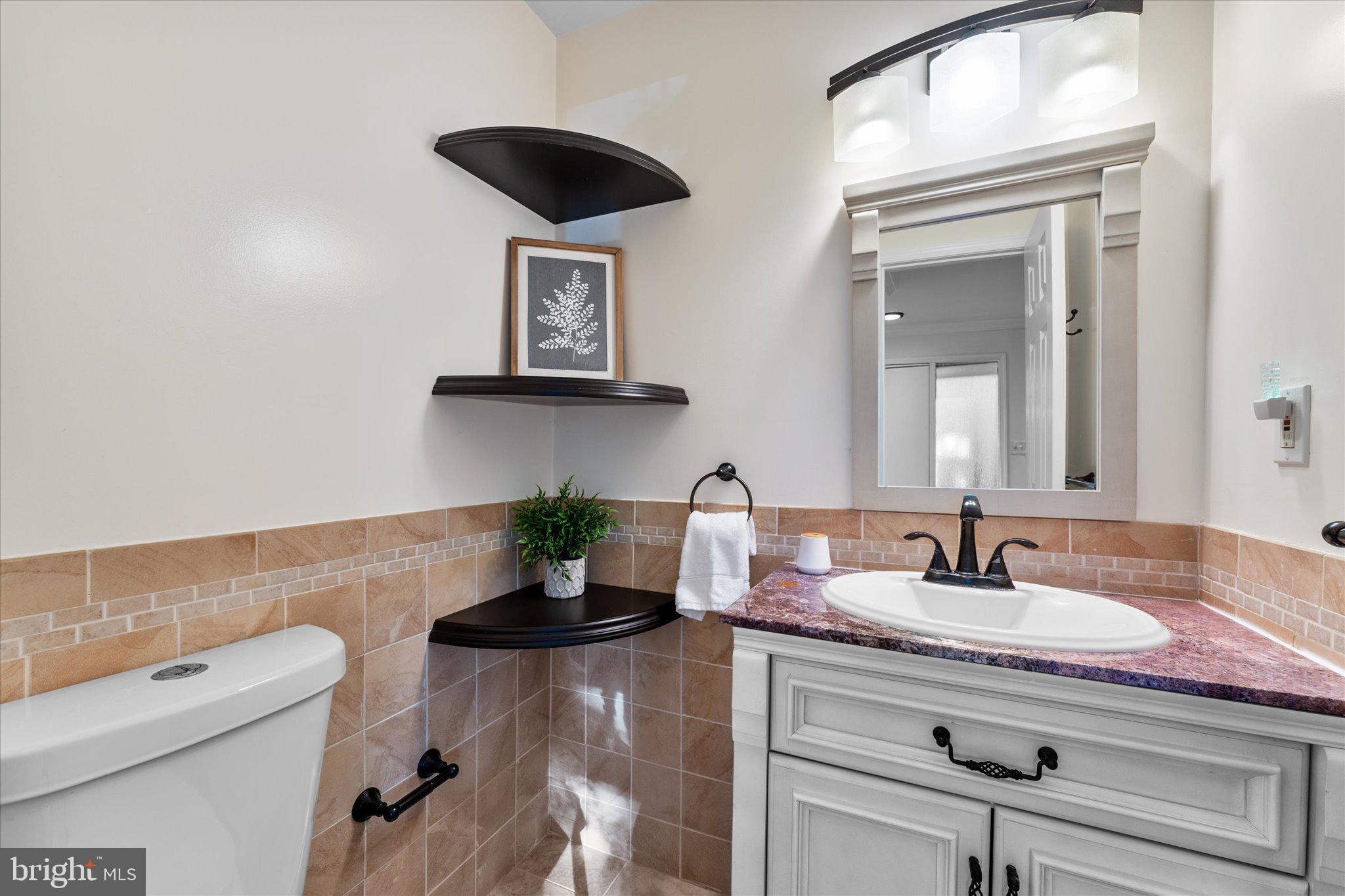 2231 Southgate Square Reston, VA 20191 - Photo 10 of 36 a bathroom with a sink a large mirror and vanity