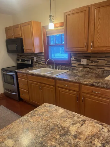 $219,900 | 2401 South Jackson Street, Appleton, WI 54915