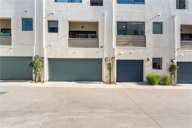 a black and white photo of a floor