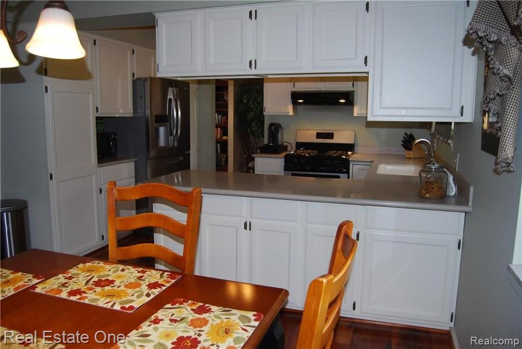 540 Rolling Green Circle Rochester Hills, MI 48309 - Photo 8 of 26