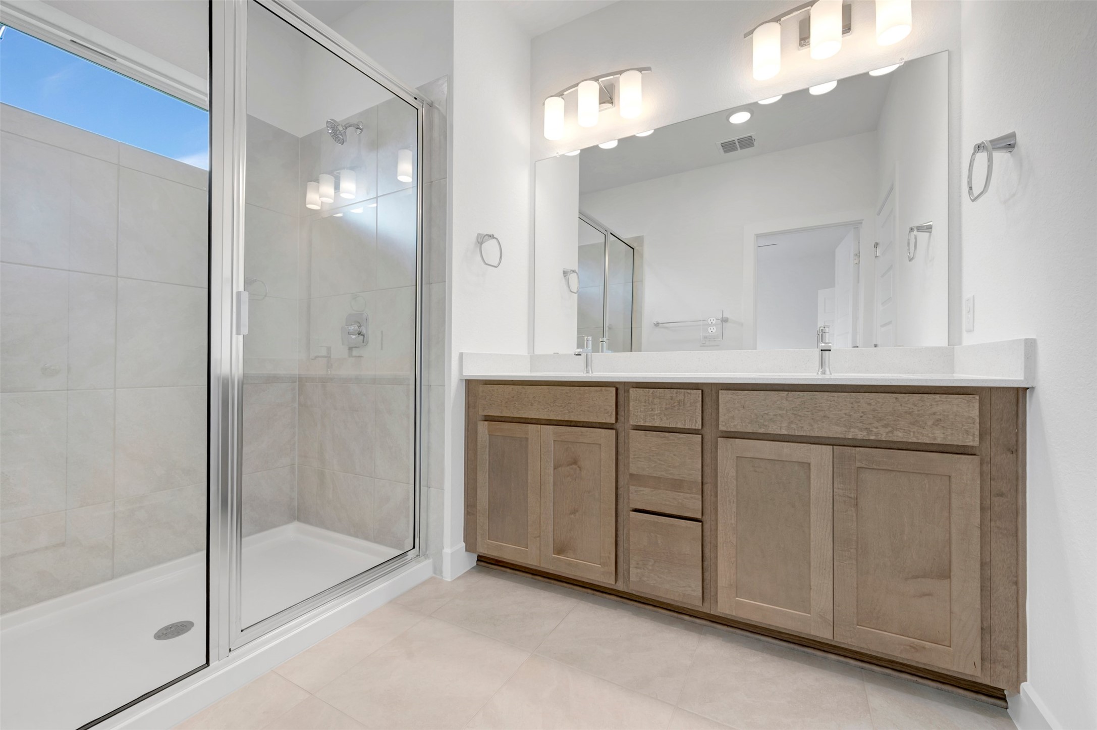 1010 A Brickell Loop Austin, TX 78744 - Photo 11 of 28 Owner's Bathroom