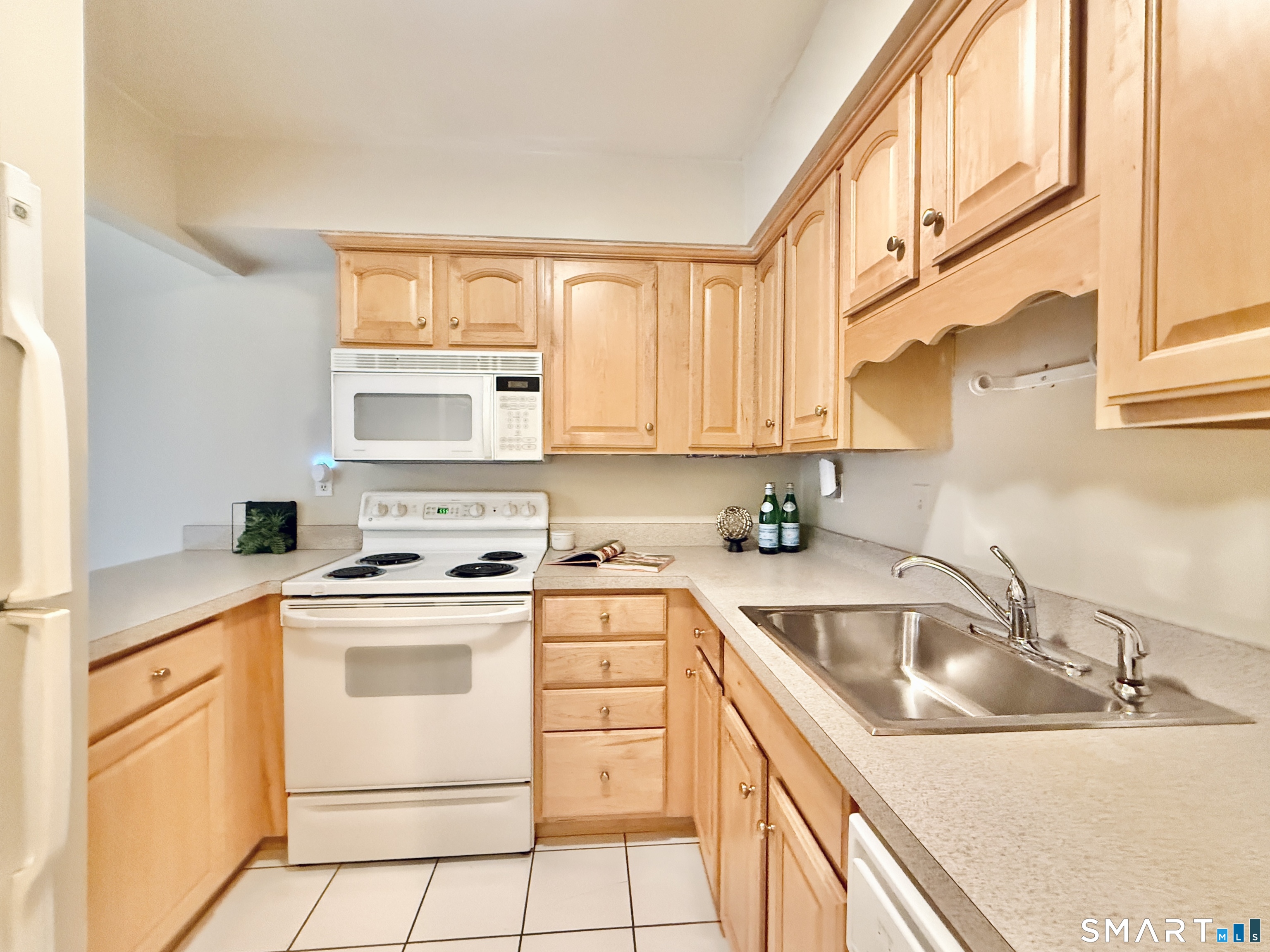 168 Belltown Road, Unit B6 Stamford, CT 06905 - Photo 5 of 12