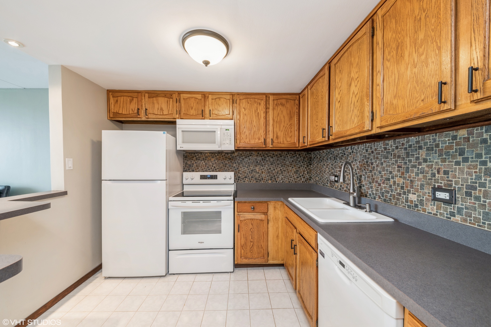 2005 South Finley Road, Unit 611 Lombard, IL 60148 - Photo 2 of 17 Gallery Image 2