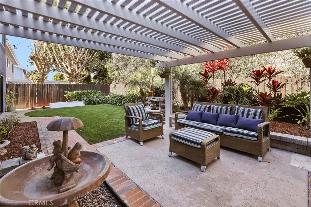 1810 Tanager Drive Costa Mesa, CA 92626 - Photo 41 of 55 a outdoor living space with furniture and garden view