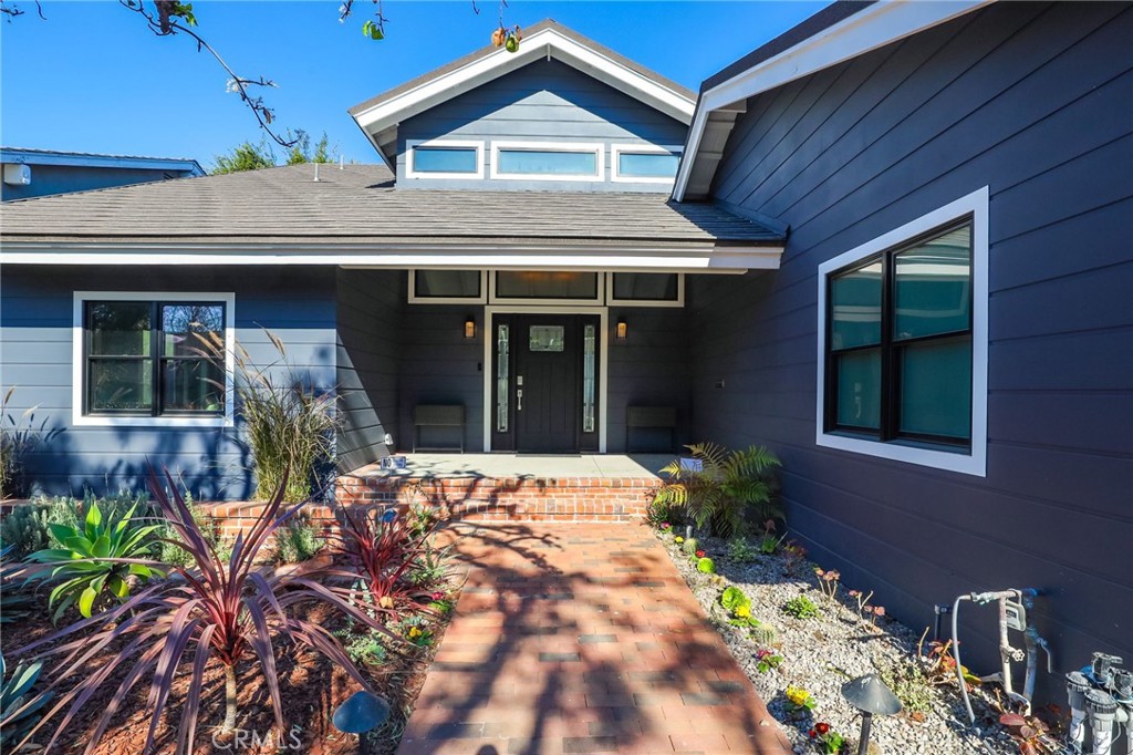 1810 Tanager Drive Costa Mesa, CA 92626 - Photo 5 of 55 Primary entrance