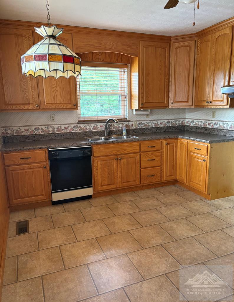 911 Low Gap Road Princeton, WV 24740 - Photo 5 of 11 Gallery Image 5