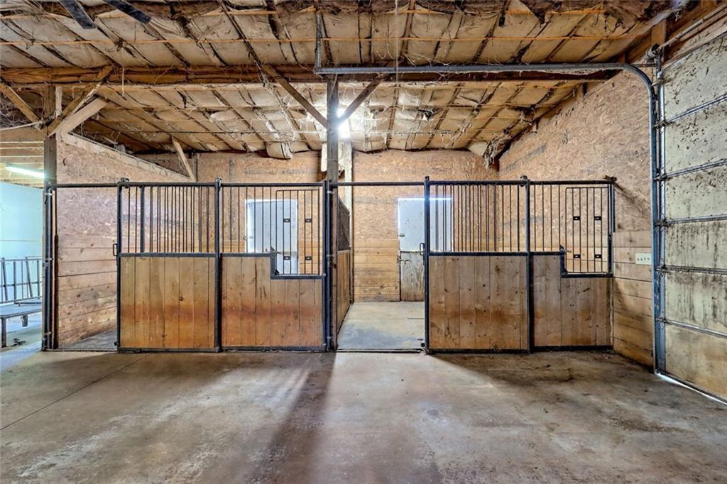 539 B B Wilson Road Commerce, GA 30529 - Photo 5 of 70 a view of empty room with wooden floor