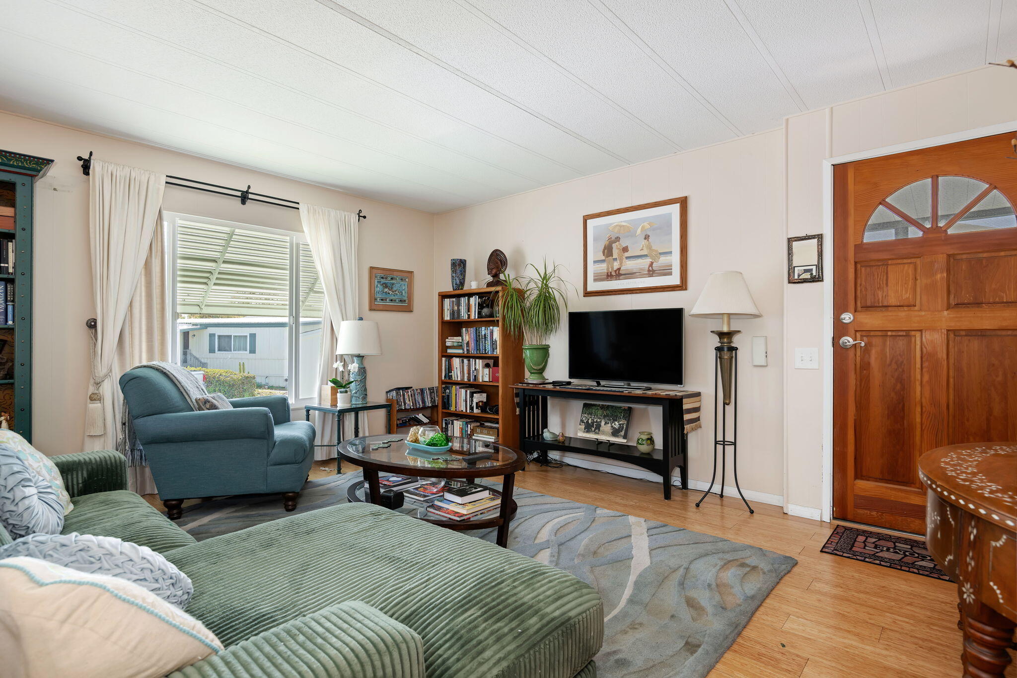 6180 Via Real, Unit 32 Carpinteria, CA 93013 - Photo 5 of 34 a living room with furniture and a flat screen tv