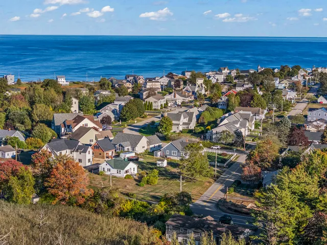 $1,395,000 | 835 Ocean Avenue, Wells, ME 04090