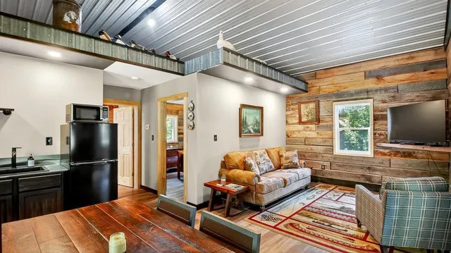 $284,900 | 9491 Sunset Road, Cable, WI 54821