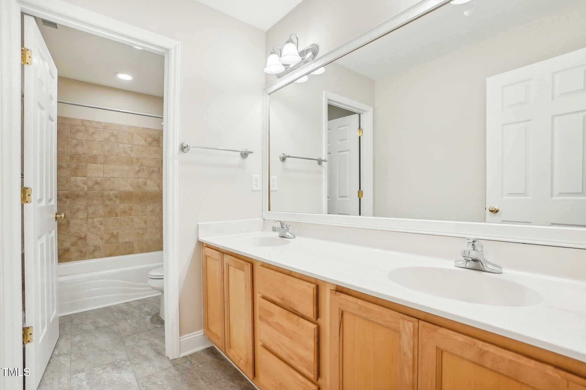 7804 Dairy Ridge Road Mebane, NC 27302 - Photo 35 of 54 Hall bath
