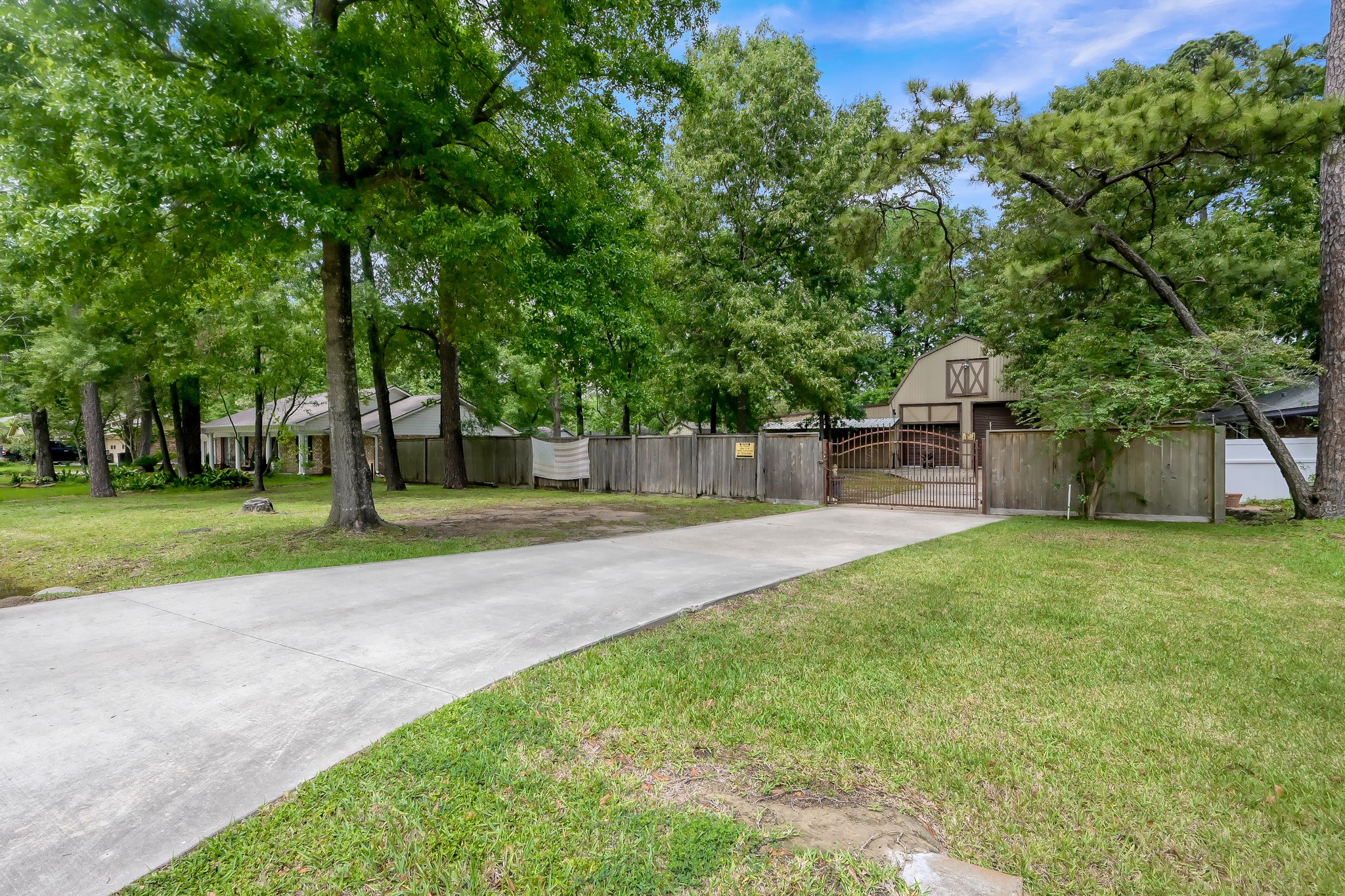 403 Spring Woods Drive Spring, TX 77386 - Photo 2 of 41