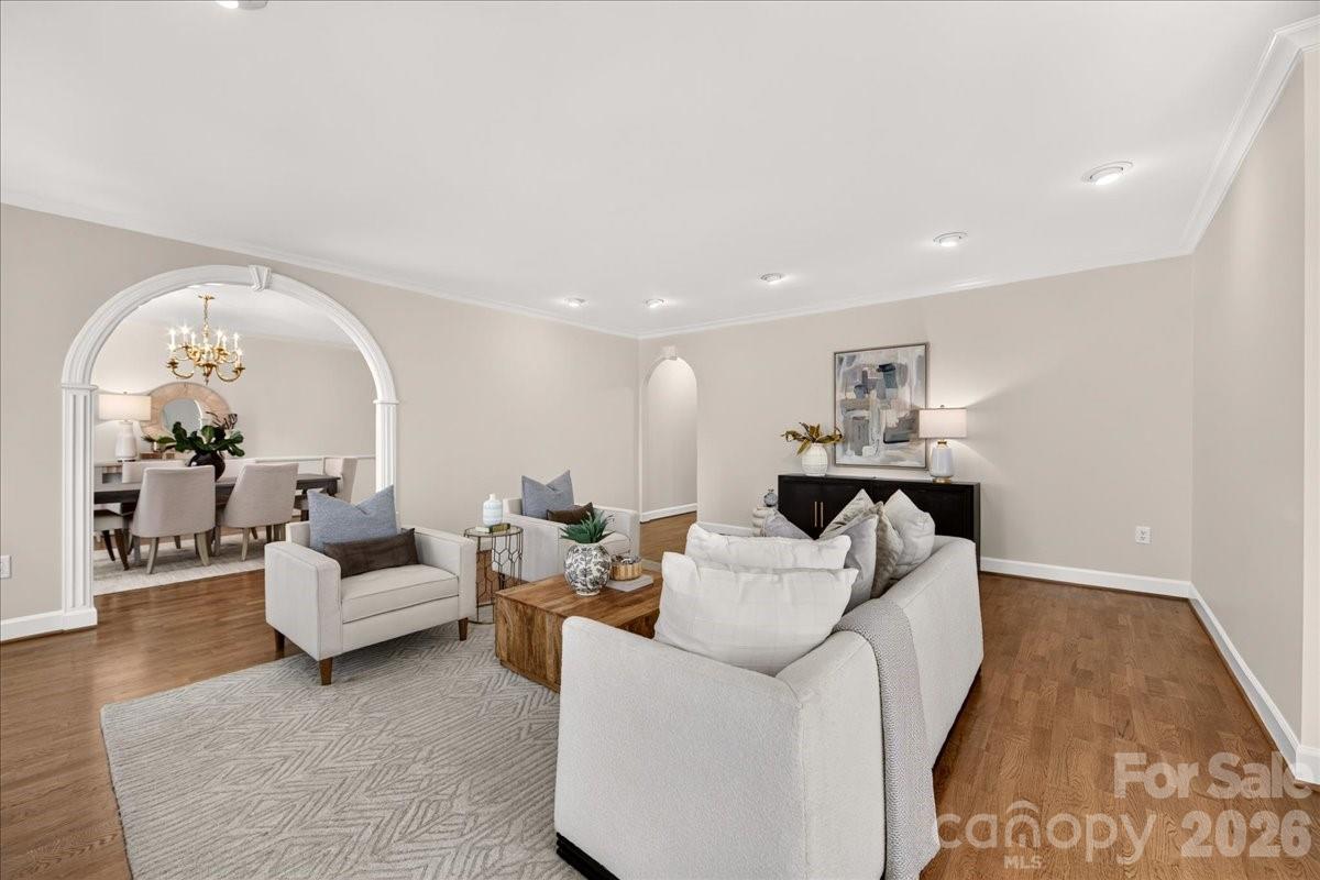 906 Cherokee Road Charlotte, NC 28207 - Photo 7 of 34 Gallery Image 7