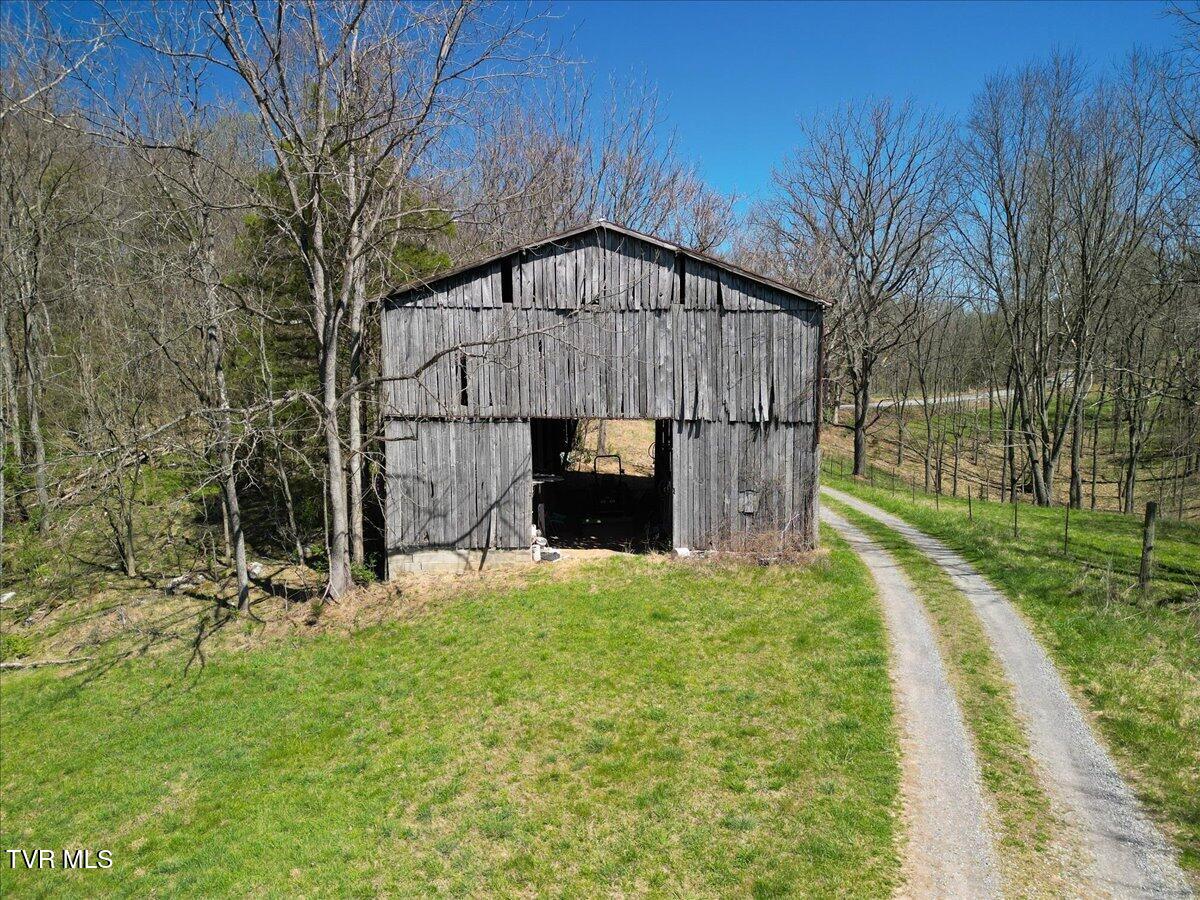245 Cliff Lane Fall Branch, TN 37656 - Photo 13 of 28 Barn